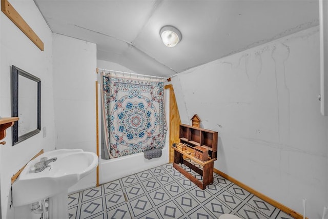 319 S Main St, Pocasset, OK 73079 - full bathroom featuring lofted ceiling and shower / tub combo with curtain