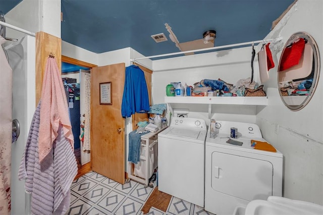 319 S Main St, Pocasset, OK 73079 - laundry area with visible vents, laundry area, and separate washer and dryer