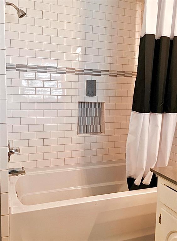 503 Kingston Dr, Yukon, OK 73099 - full bath with vanity and shower / bath combo