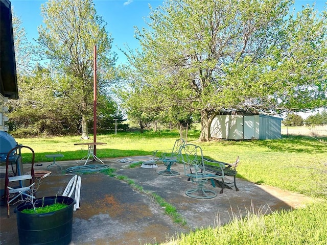 view of yard with a patio