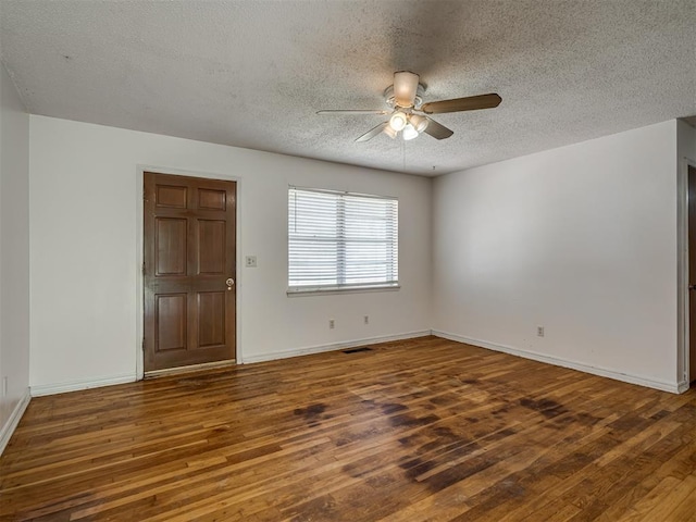 320 Willow Pl, Yukon, OK 73099 - unfurnished room featuring wood finished floors, visible vents, a ceiling fan, baseboards, and a textured ceiling