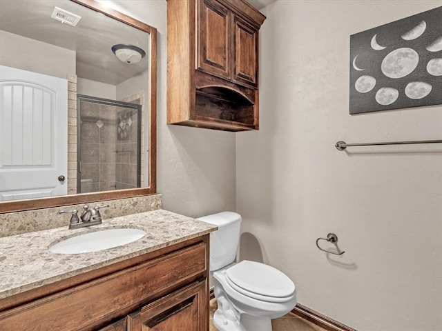 13401 Grapevine Trl, Oklahoma City, OK 73170 - bathroom featuring toilet, tiled shower, and vanity