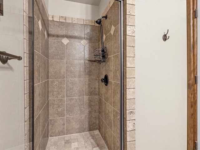 13401 Grapevine Trl, Oklahoma City, OK 73170 - bathroom featuring a stall shower