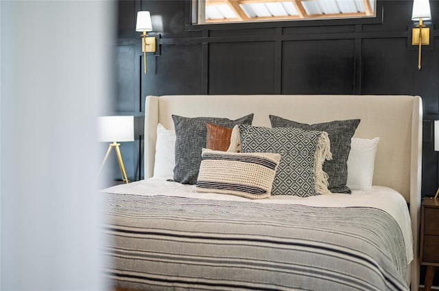 119 Leadwood Trl, Broken Bow, OK 74728 - bedroom with a decorative wall