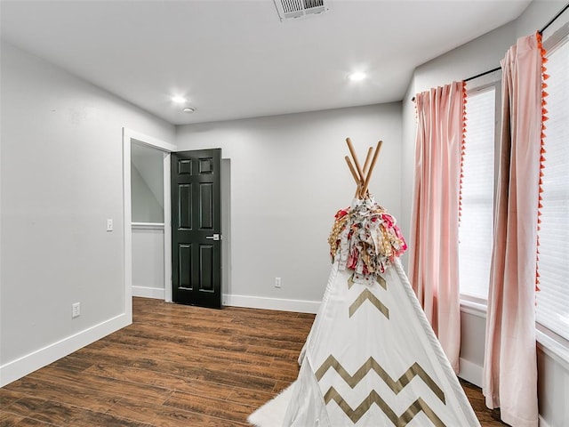 dining area featuring recessed lighting, dark wood finished floors, visible vents, and baseboards