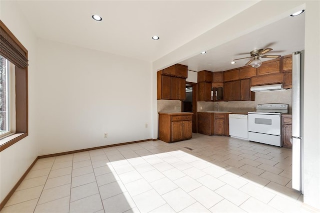 kitchen with light tile patterned flooring, tasteful backsplash, a ceiling fan, white appliances, and under cabinet range hood