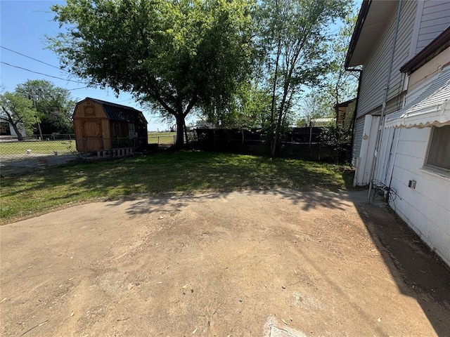 608 Roosevelt St, Seminole, OK 74868 - view of yard featuring fence, an outdoor structure, and a storage shed