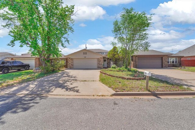 126 Blue Ridge Dr, Elk City, OK 73644 - photo 1