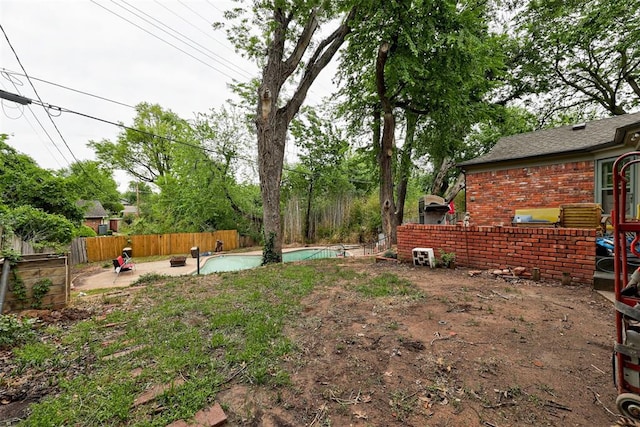 view of yard featuring fence, a patio area, and a fenced in pool