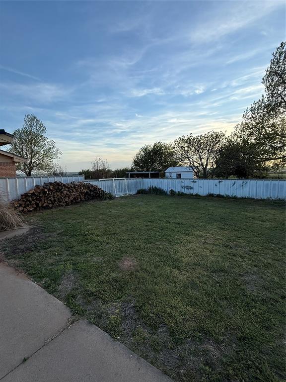 4108 N Broadway Ave, Hinton, OK 73047 - view of yard with a fenced backyard