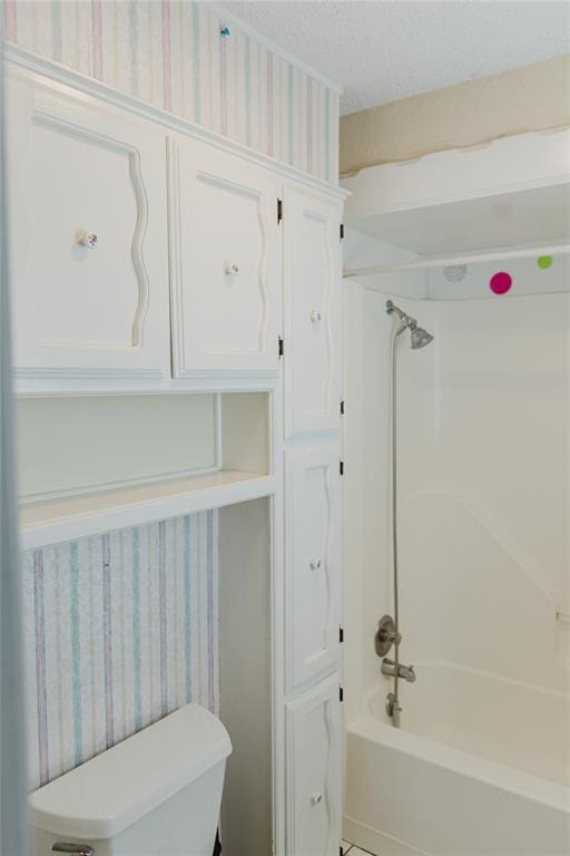 4108 N Broadway Ave, Hinton, OK 73047 - full bathroom featuring wallpapered walls, toilet, and shower / bathing tub combination