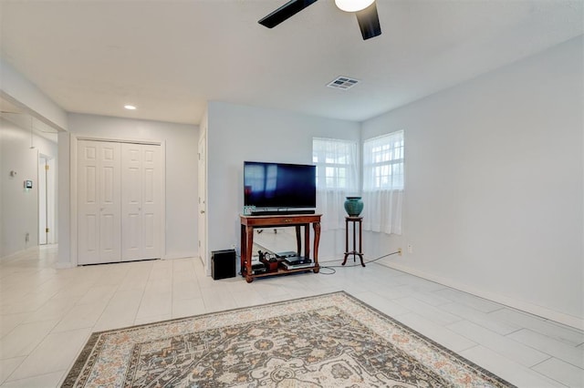 living area featuring baseboards, a ceiling fan, visible vents, and recessed lighting