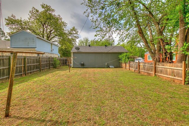 1115 W Eufaula St, Norman, OK 73069 - view of yard featuring a fenced backyard