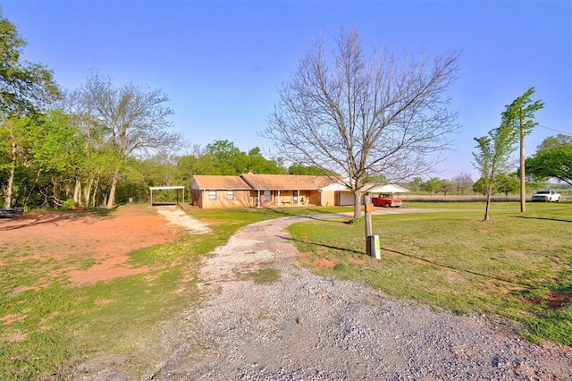 ranch-style home featuring a front lawn and driveway