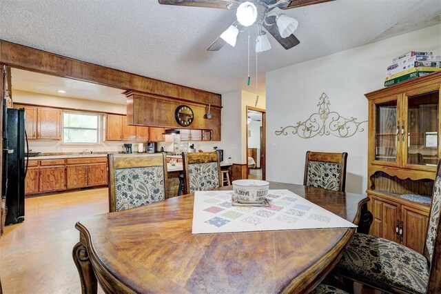 dining room featuring a ceiling fan