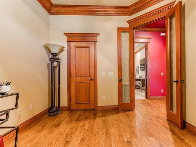 3116 Sycamore Dr, Moore, OK 73160 - interior space with light wood finished floors, ornamental molding, and baseboards