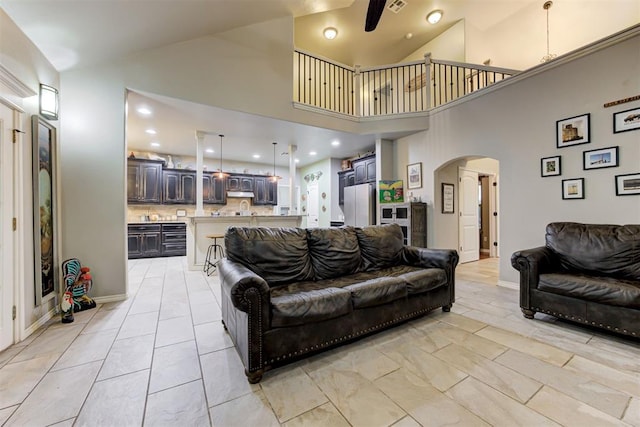43855 Hunters Hill Dr, Shawnee, OK 74801 - living area with arched walkways, high vaulted ceiling, ceiling fan, baseboards, and recessed lighting