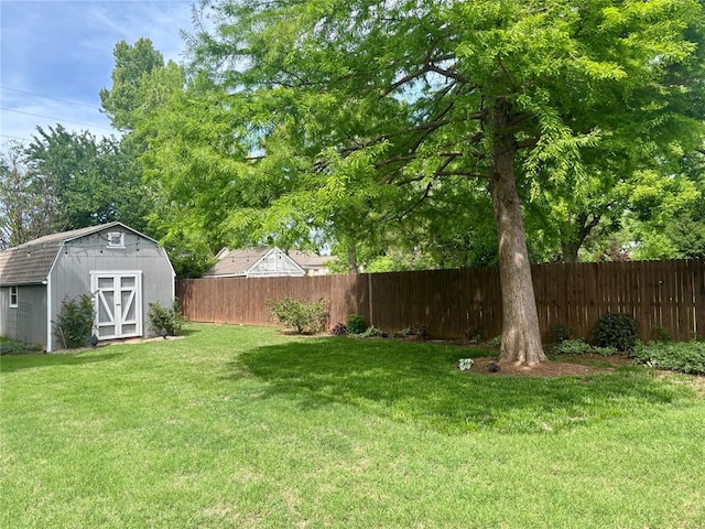 2813 Clermont Pl, Oklahoma City, OK 73116 - view of yard with a storage unit and an outdoor structure