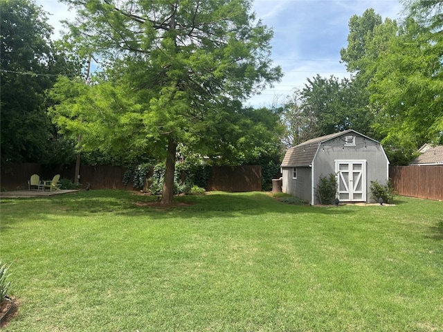 2813 Clermont Pl, Oklahoma City, OK 73116 - view of yard with a shed and an outdoor structure