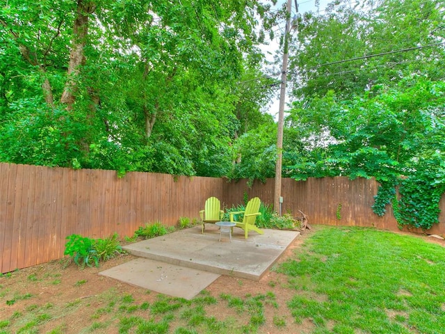 2813 Clermont Pl, Oklahoma City, OK 73116 - fenced backyard with a patio area