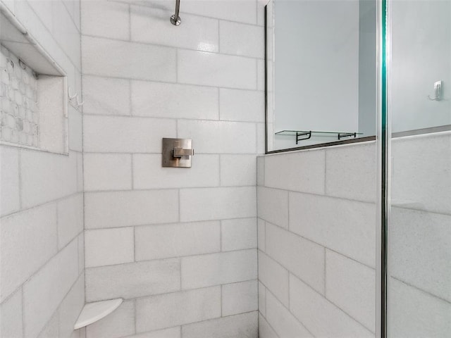 2813 Clermont Pl, Oklahoma City, OK 73116 - bathroom with a tile shower