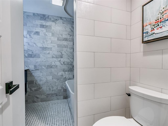 2813 Clermont Pl, Oklahoma City, OK 73116 - bathroom with tile walls and a bathtub