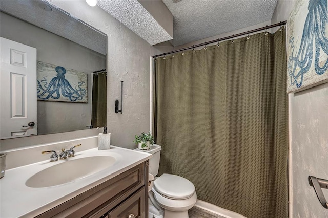 bathroom featuring a textured wall, toilet, vanity, a shower with shower curtain, and a textured ceiling