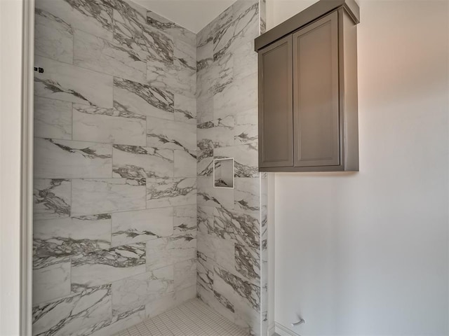 full bathroom featuring a tile shower