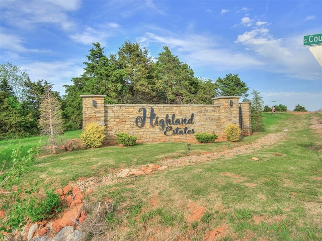 view of community / neighborhood sign