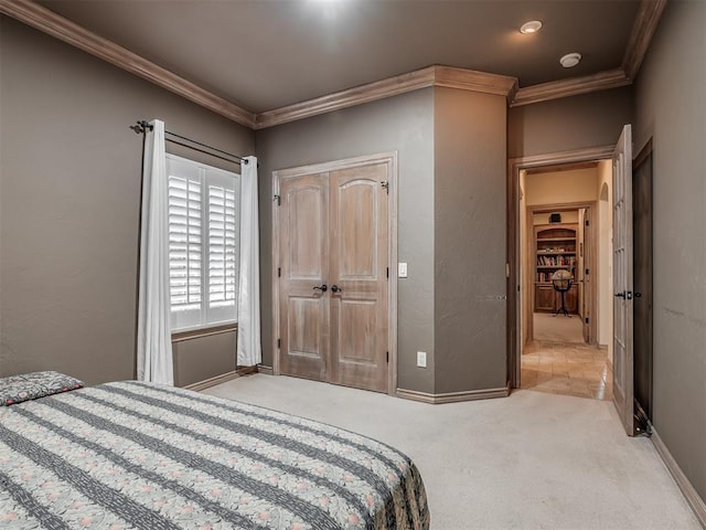 12304 N St Lukes Ln, Oklahoma City, OK 73142 - bedroom featuring crown molding, carpet flooring, a closet, and baseboards