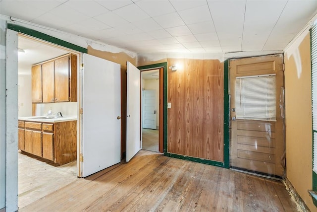 912 Classen Blvd, Norman, OK 73071 - spare room featuring light wood-type flooring and a sink