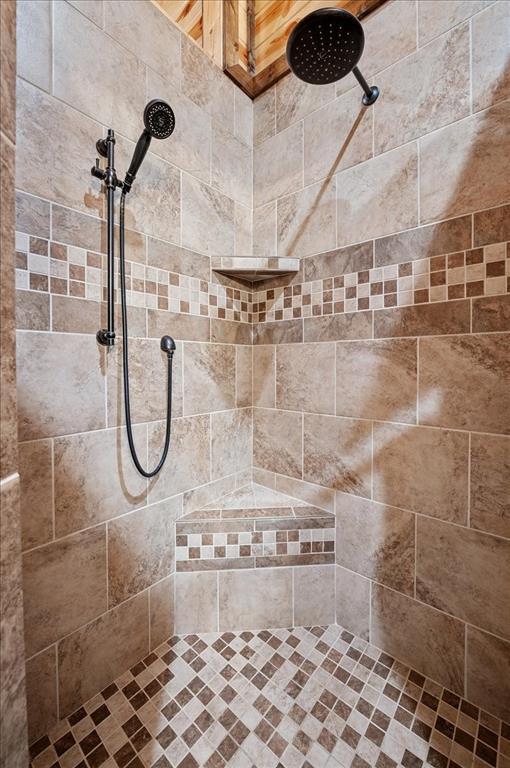 88 Bent Pine Trl, Broken Bow, OK 74728 - full bathroom featuring a tile shower