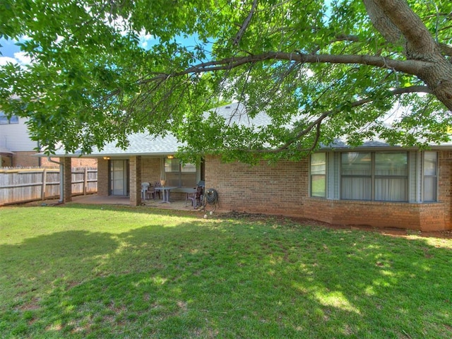 1717 Park View Pl, Edmond, OK 73003 - view of yard featuring a patio area