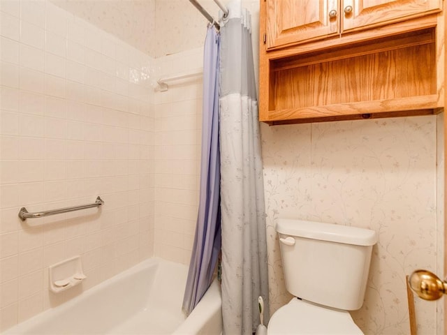 1717 Park View Pl, Edmond, OK 73003 - full bath featuring shower / bath combo, toilet, and wallpapered walls