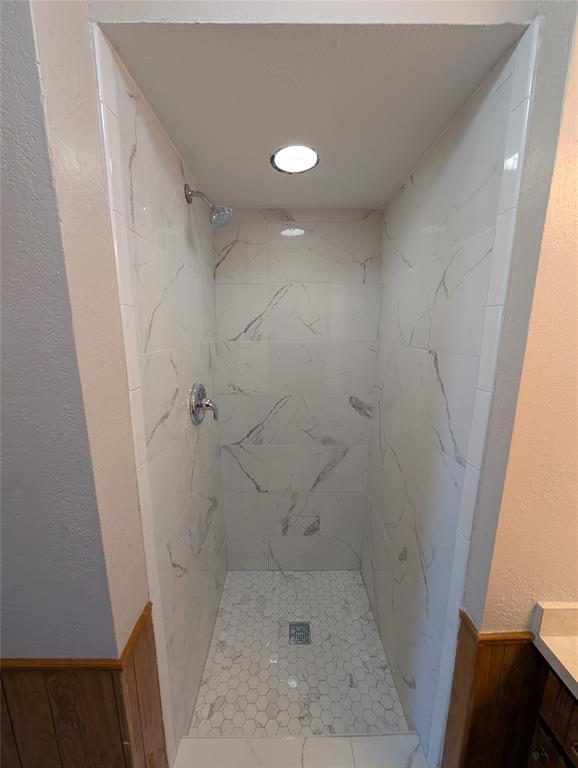 3207 Lois Arlene Cir, Moore, OK 73160 - full bath with vanity and tiled shower
