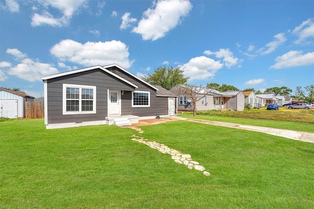 113 Central Dr, Sayre, OK 73662 - single story home featuring a front lawn and fence