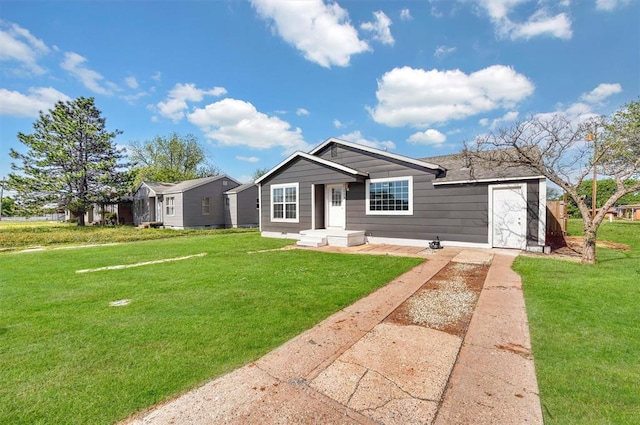 113 Central Dr, Sayre, OK 73662 - view of front of house featuring a front yard