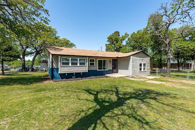 view of front of home with a front lawn and fence