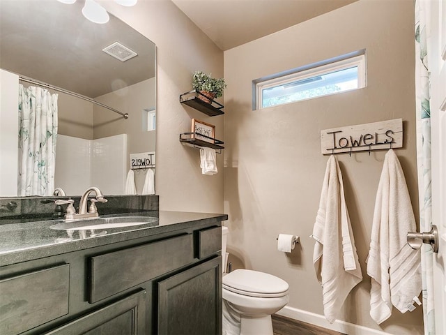 full bath with visible vents, wood finished floors, vanity, toilet, and a shower with shower curtain