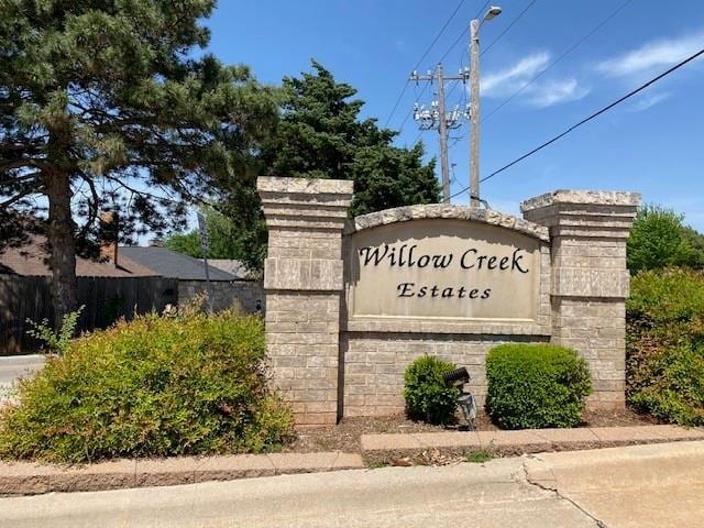 view of community / neighborhood sign