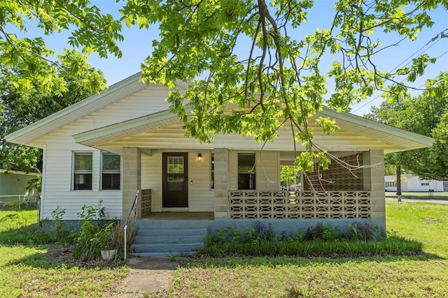 724 Maple St, Perry, OK 73077 - bungalow featuring covered porch and a front yard
