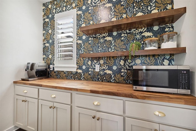4162 Hawthorne St NW, Piedmont, OK 73078 - bar area featuring stainless steel microwave and wallpapered walls
