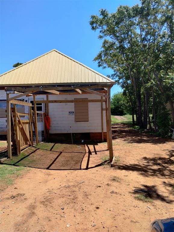 411 N 5th St, Sayre, OK 73662 - view of garage