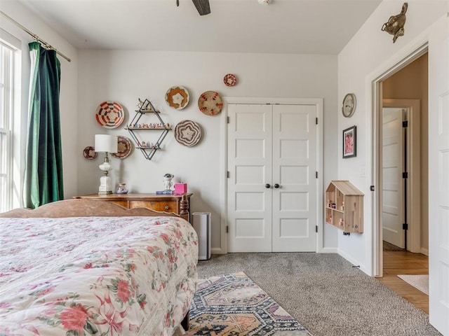 bedroom featuring a ceiling fan, baseboards, carpet floors, and a closet
