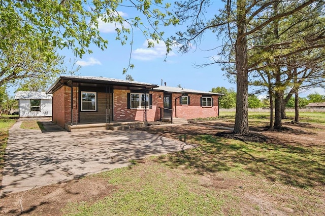 view of front facade featuring brick siding