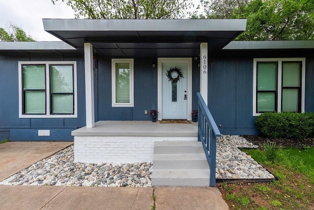 view of front facade featuring covered porch and crawl space