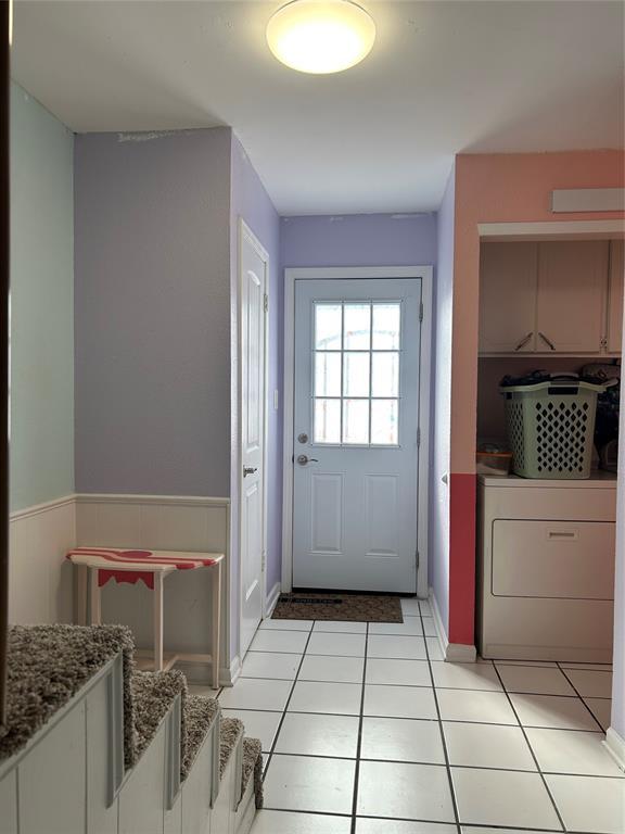 215 Justin Dr, Norman, OK 73071 - entryway featuring washer / dryer and light tile patterned floors