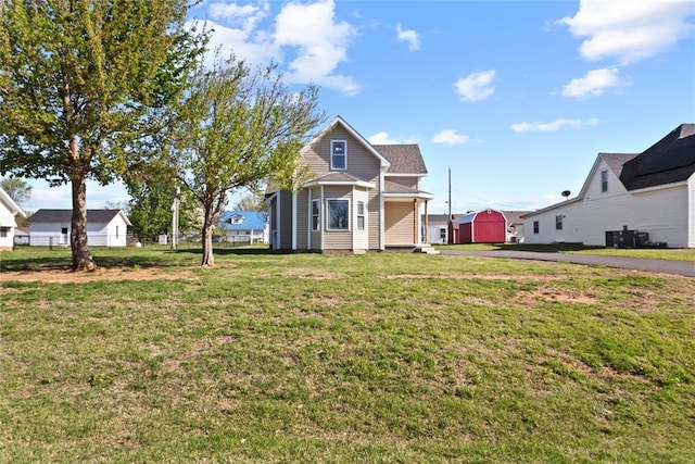view of front of property with driveway, a front lawn, and fence