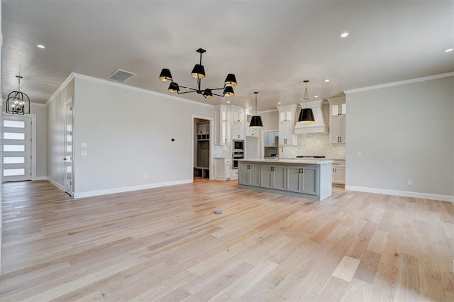 6508 NW 146th St, Oklahoma City, OK 73142 - kitchen featuring premium range hood, visible vents, a notable chandelier, and stainless steel appliances