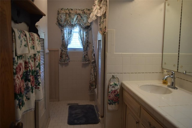 1400 S Indian Meridian Rd, Choctaw, OK 73020 - full bathroom featuring vanity, shower / tub combo with curtain, tile walls, a wainscoted wall, and visible vents